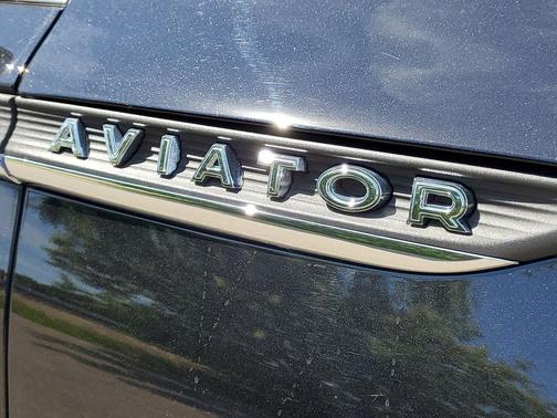 Infinite Black Metallic Clearcoat 2025 Lincoln Aviator Premiere