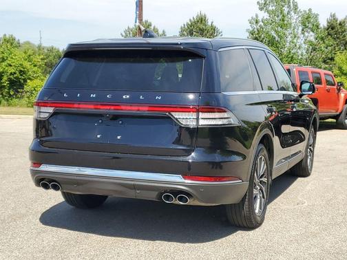 Infinite Black Metallic Clearcoat 2025 Lincoln Aviator Premiere