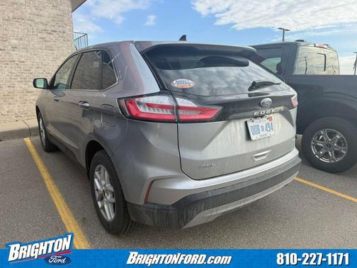 Iconic Silver Metallic 2023 Ford Edge SEL