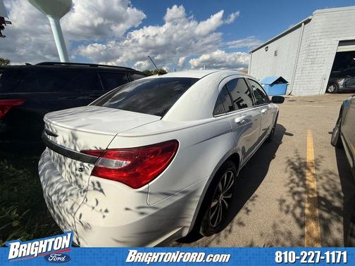 2013 Chrysler 200 Touring