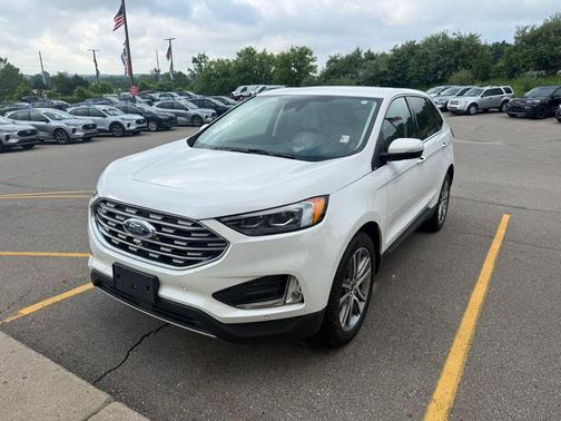 White Metallic 2024 Ford Edge Titanium