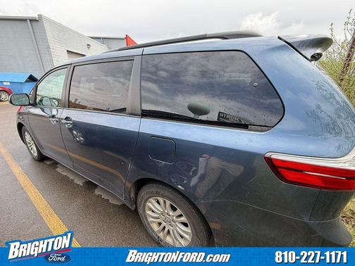Shoreline Blue Pearl 2017 Toyota Sienna XLE