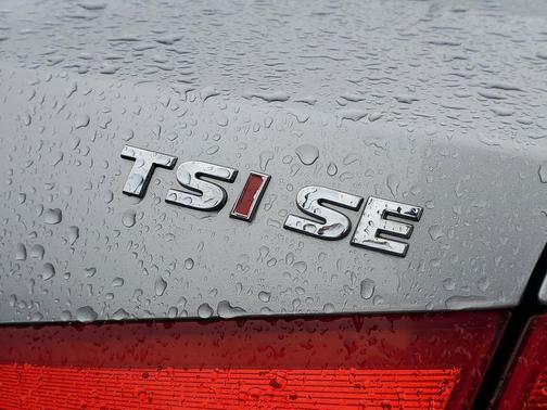 2014 Volkswagen Passat 1.8T Auto SE w/Sunroof & Nav