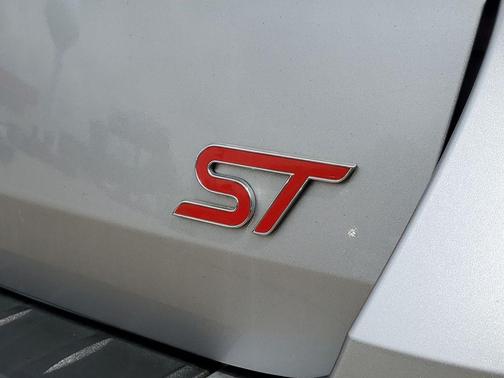Iconic Silver Metallic 2022 Ford Explorer ST