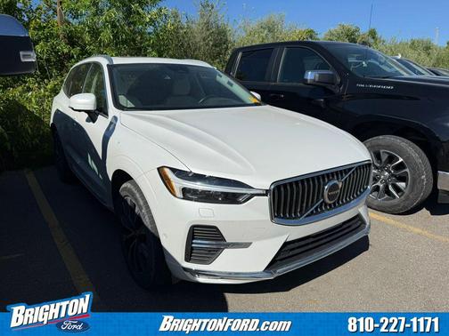 Crystal White Metallic 2023 Volvo XC60 B5 Plus Bright Theme