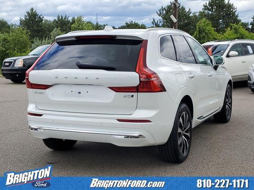 Crystal White Metallic 2023 Volvo XC60 B5 Plus Bright Theme
