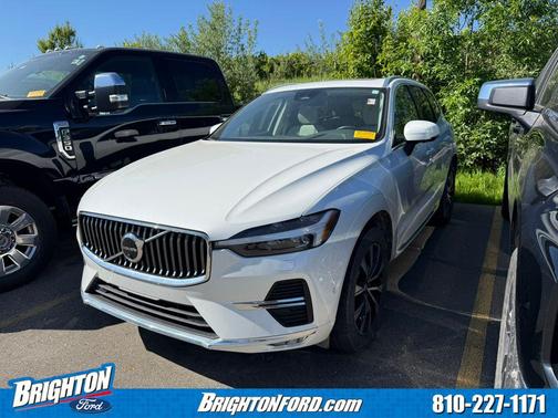Crystal White Metallic 2023 Volvo XC60 B5 Plus Bright Theme