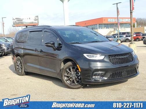 Brilliant Black Crystal Pearlcoat 2021 Chrysler Pacifica Touring L