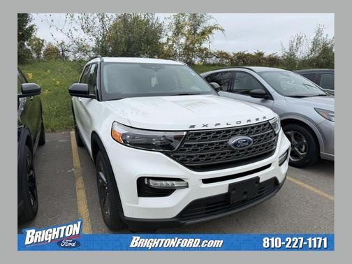 Star White Metallic Tri-Coat 2023 Ford Explorer XLT