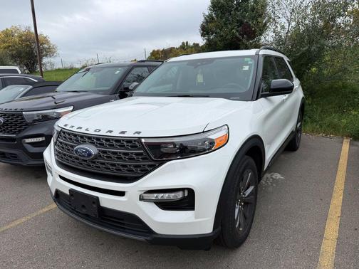 Star White Metallic Tri-Coat 2023 Ford Explorer XLT