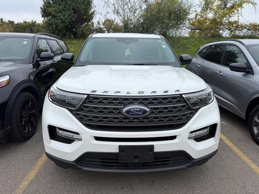 Star White Metallic Tri-Coat 2023 Ford Explorer XLT