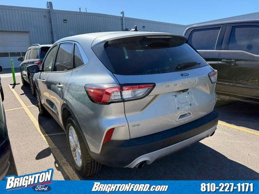 Iconic Silver Metallic 2022 Ford Escape SE