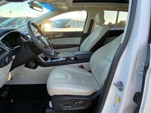 White Platinum Clearcoat Metallic 2017 Ford Edge Titanium