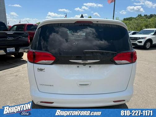 2022 Chrysler Voyager LX