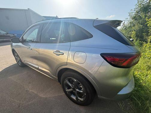Iconic Silver Metallic 2024 Ford Escape ST-Line