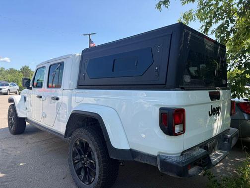 Bright White Clearcoat 2025 Jeep Gladiator Nighthawk