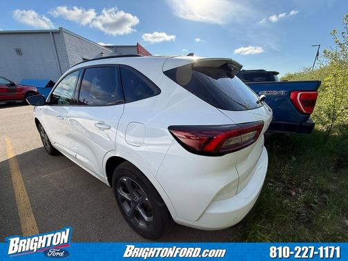 Oxford White 2023 Ford Escape ST-Line
