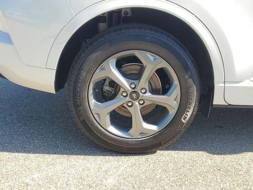 Oxford White 2023 Ford Escape ST-Line