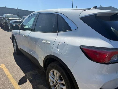 Star White Metallic Tri-Coat 2022 Ford Escape SE