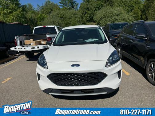 Star White Metallic Tri-Coat 2022 Ford Escape SE