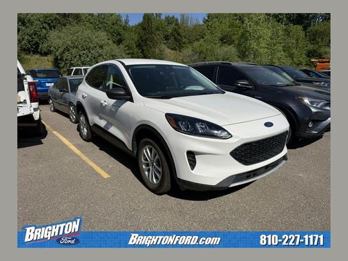 Star White Metallic Tri-Coat 2022 Ford Escape SE