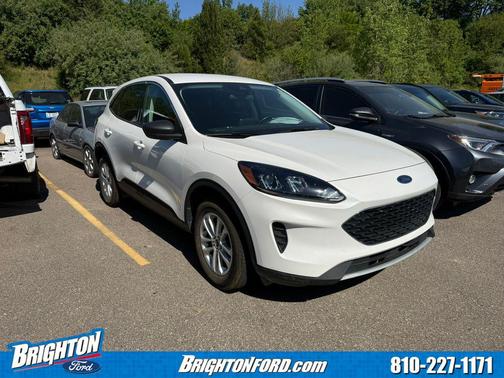 Star White Metallic Tri-Coat 2022 Ford Escape SE