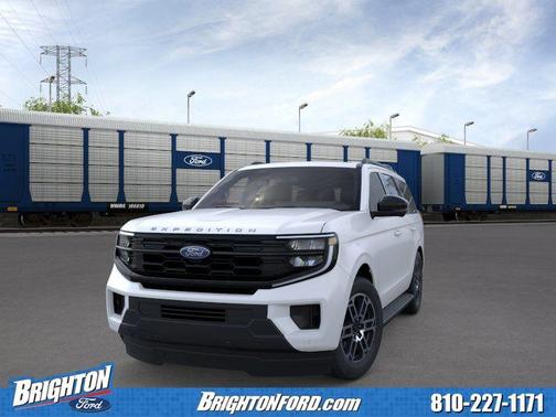 Star White Metallic Tri-Coat 2026 Ford Expedition Active