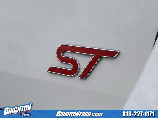 White Metallic 2024 Ford Explorer ST