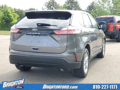 Carbonized Gray Metallic 2022 Ford Edge SE