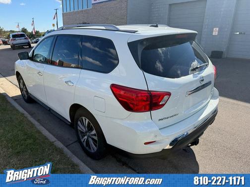 2017 Nissan Pathfinder SL