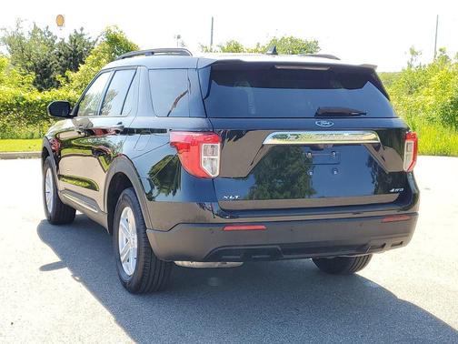 Agate Black Metallic 2024 Ford Explorer XLT
