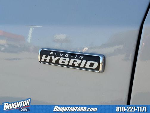 Space Silver Metallic 2025 Ford Escape PHEV SE