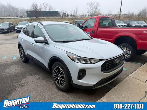 Space Silver Metallic 2025 Ford Escape PHEV SE