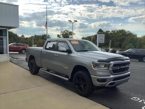 2020 RAM 1500 Big Horn Crew Cab 4x4 64' Box