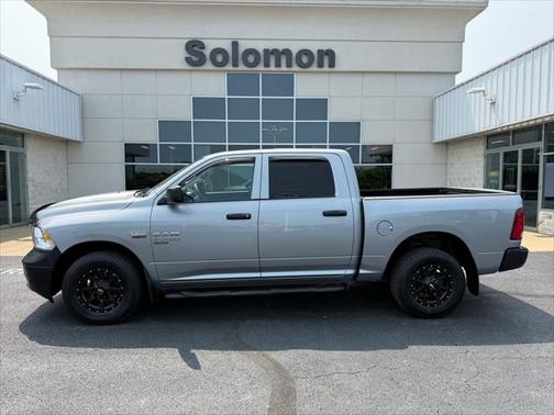 2020 RAM 1500 Classic Tradesman Crew Cab 4x4 57' Box