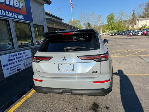 Moonstone Gray Metallic/Black Roof 2025 Mitsubishi Outlander Trail Edition S-AWC