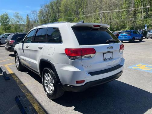 Bright White Clearcoat 2018 Jeep Grand Cherokee Laredo E