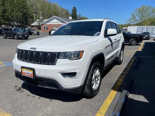 Bright White Clearcoat 2018 Jeep Grand Cherokee Laredo E