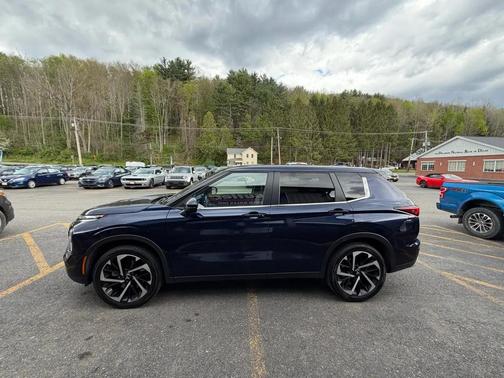 Cosmic Blue Metallic 2024 Mitsubishi Outlander SE