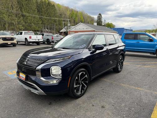 Cosmic Blue Metallic 2024 Mitsubishi Outlander SE