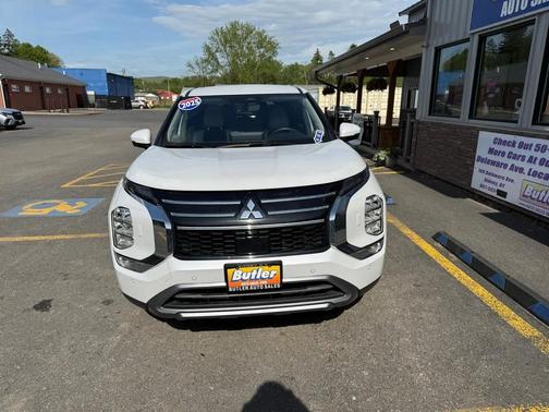 White Diamond 2025 Mitsubishi Outlander SE S-AWC