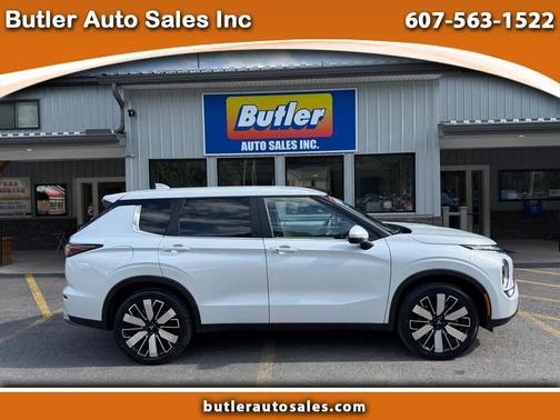White Diamond 2025 Mitsubishi Outlander SE S-AWC