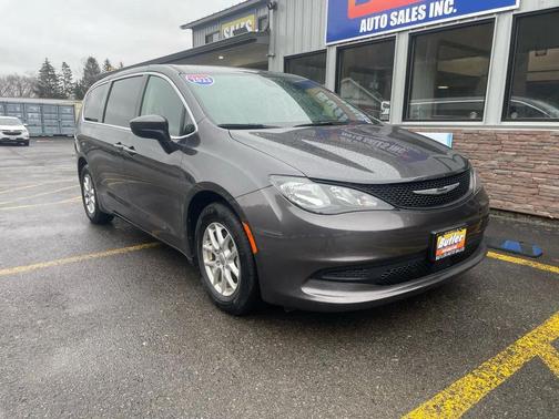 2022 Chrysler Voyager LX