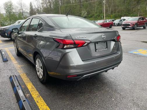 Gun Metallic 2023 Nissan Versa 1.6 S