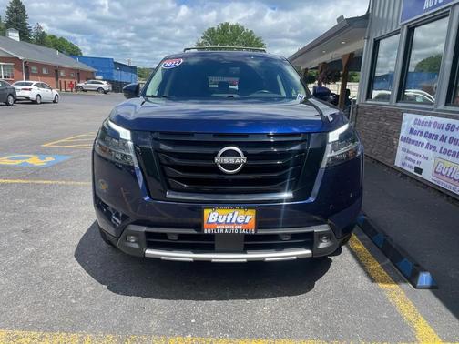 Deep Ocean Blue Pearl 2022 Nissan Pathfinder SL 4WD