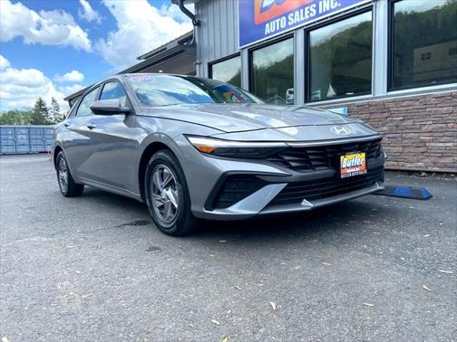 2024 Hyundai ELANTRA SE