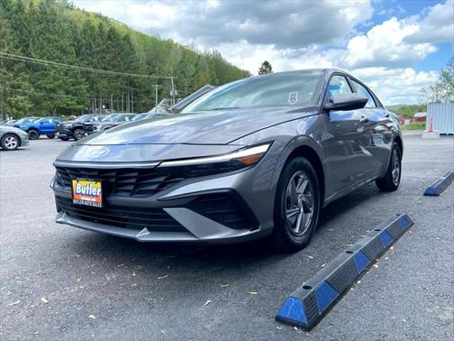 2024 Hyundai ELANTRA SE