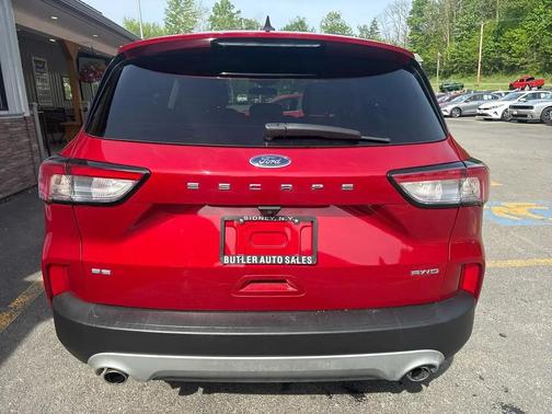 Rapid Red Metallic Tinted Clearcoat 2022 Ford Escape SE