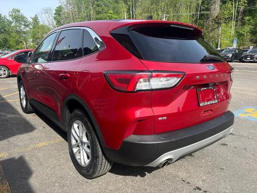 Rapid Red Metallic Tinted Clearcoat 2022 Ford Escape SE