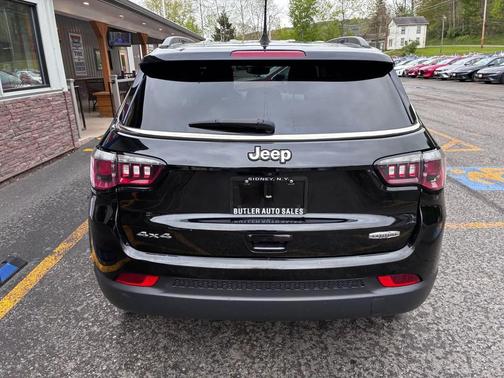 Diamond Black Crystal Pearlcoat 2019 Jeep Compass Latitude